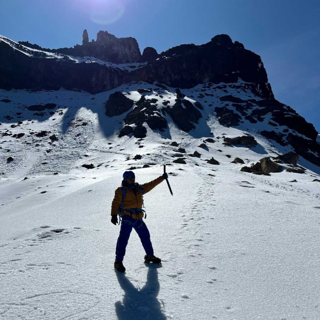 El Carihuairazo es la montaña perfecta para conquistar tu primer 5.000 metros, mejorar tu aclimatación y prepararte para retos mayores como el Cotopaxi o el Chimborazo.