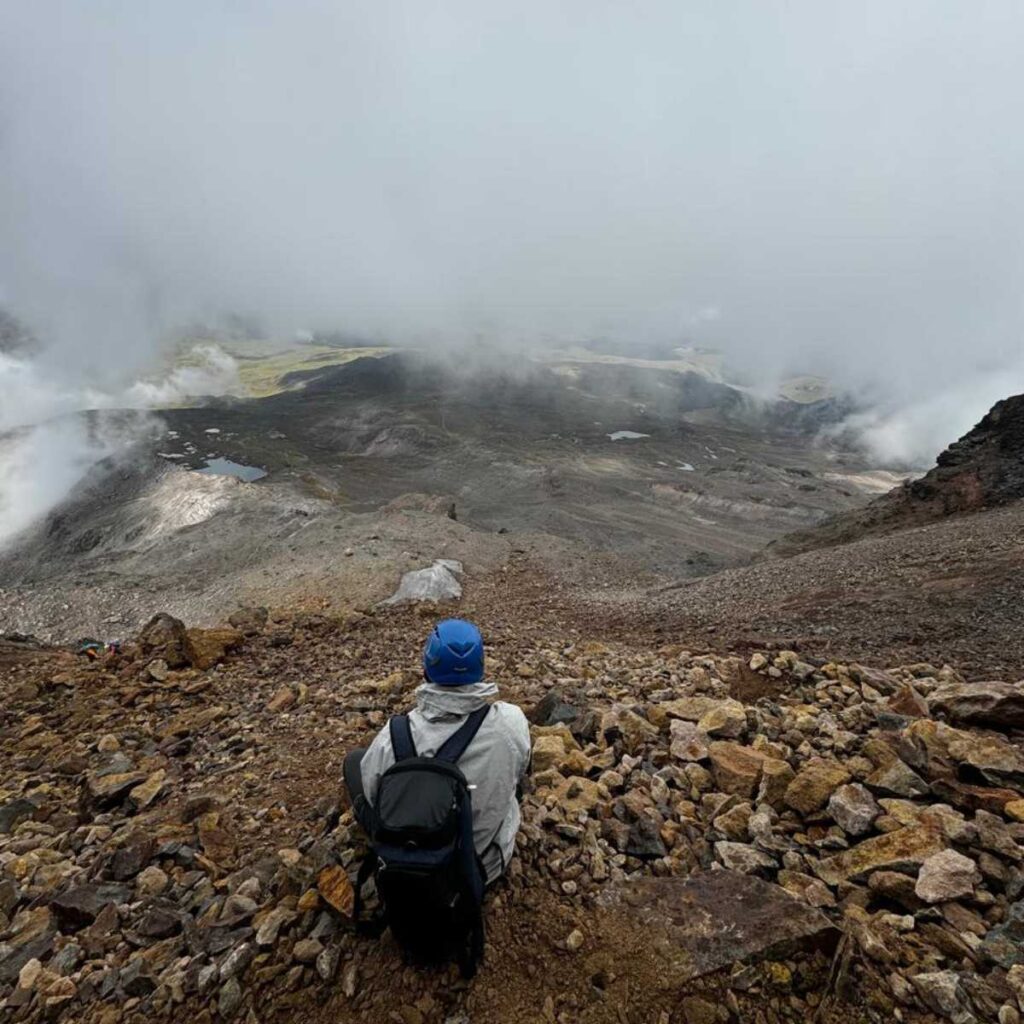 este antiguo volcán ofrece una experiencia inolvidable para quienes desean conquistar su primer cinco mil y dar un paso importante en su evolución como montañistas.