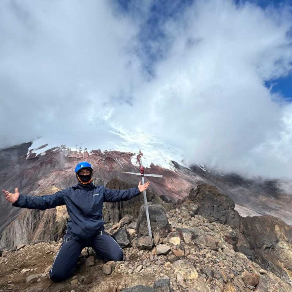 Su recorrido atraviesa los paisajes únicos del Parque Nacional Cotopaxi,