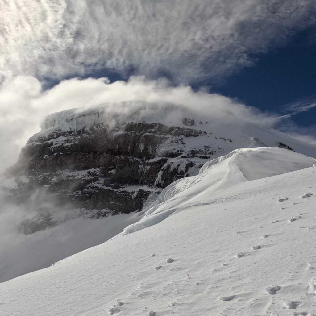 una hermosa cumbre cotopaxi