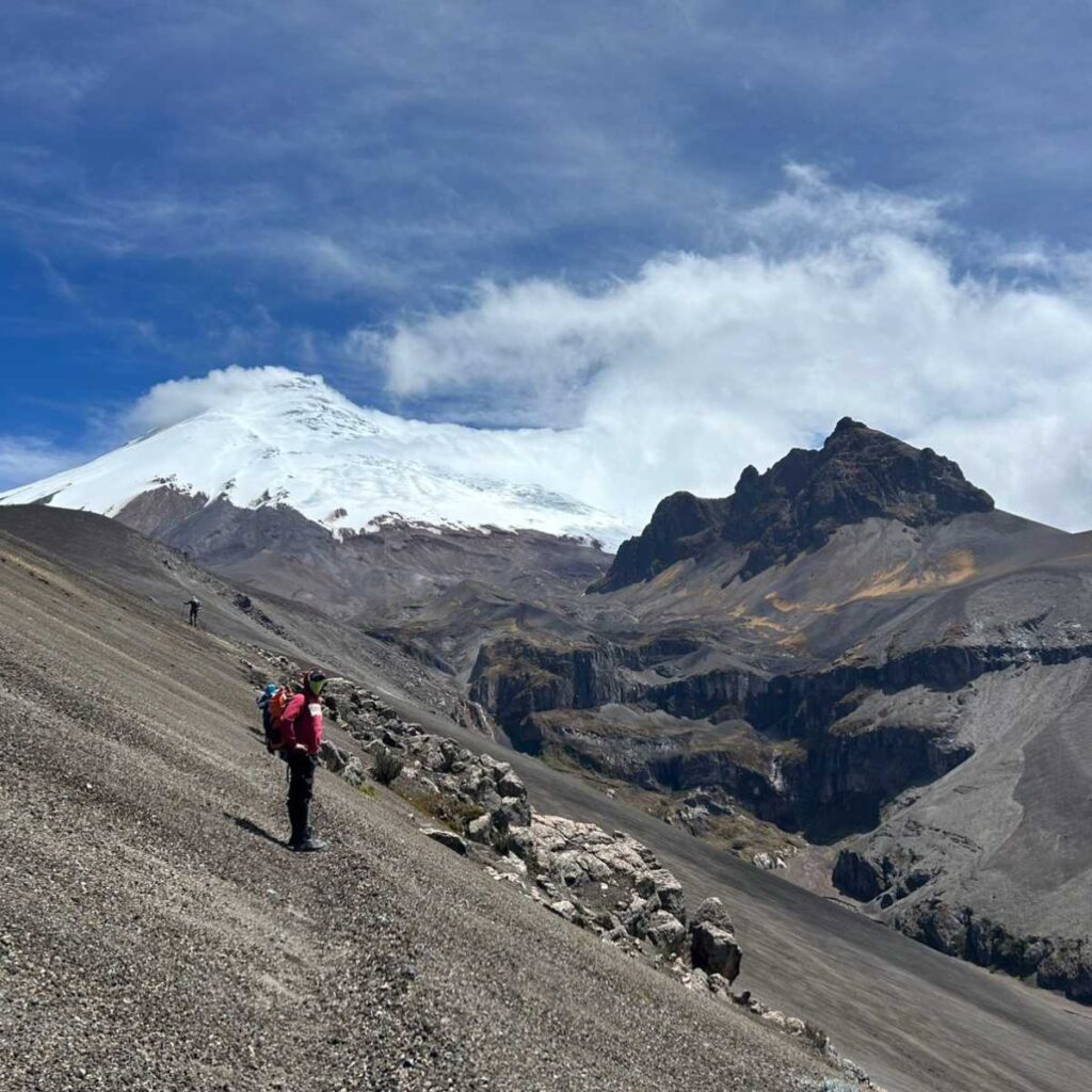 El Cerro Morurco es una de las mejores montañas para fortalecer tu preparación física y disfrutar de una de las vistas más impresionantes del Cotopaxi